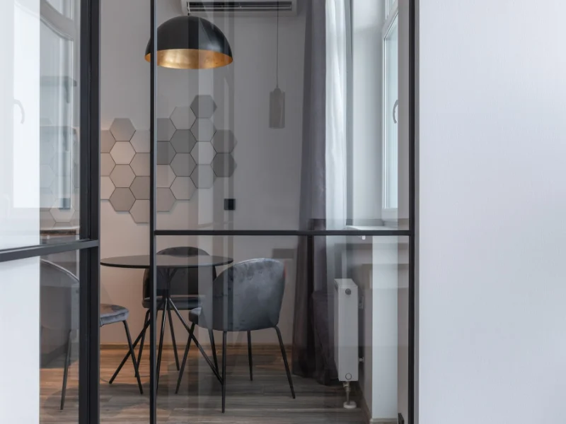 Cloison vitrée séparant un bureau