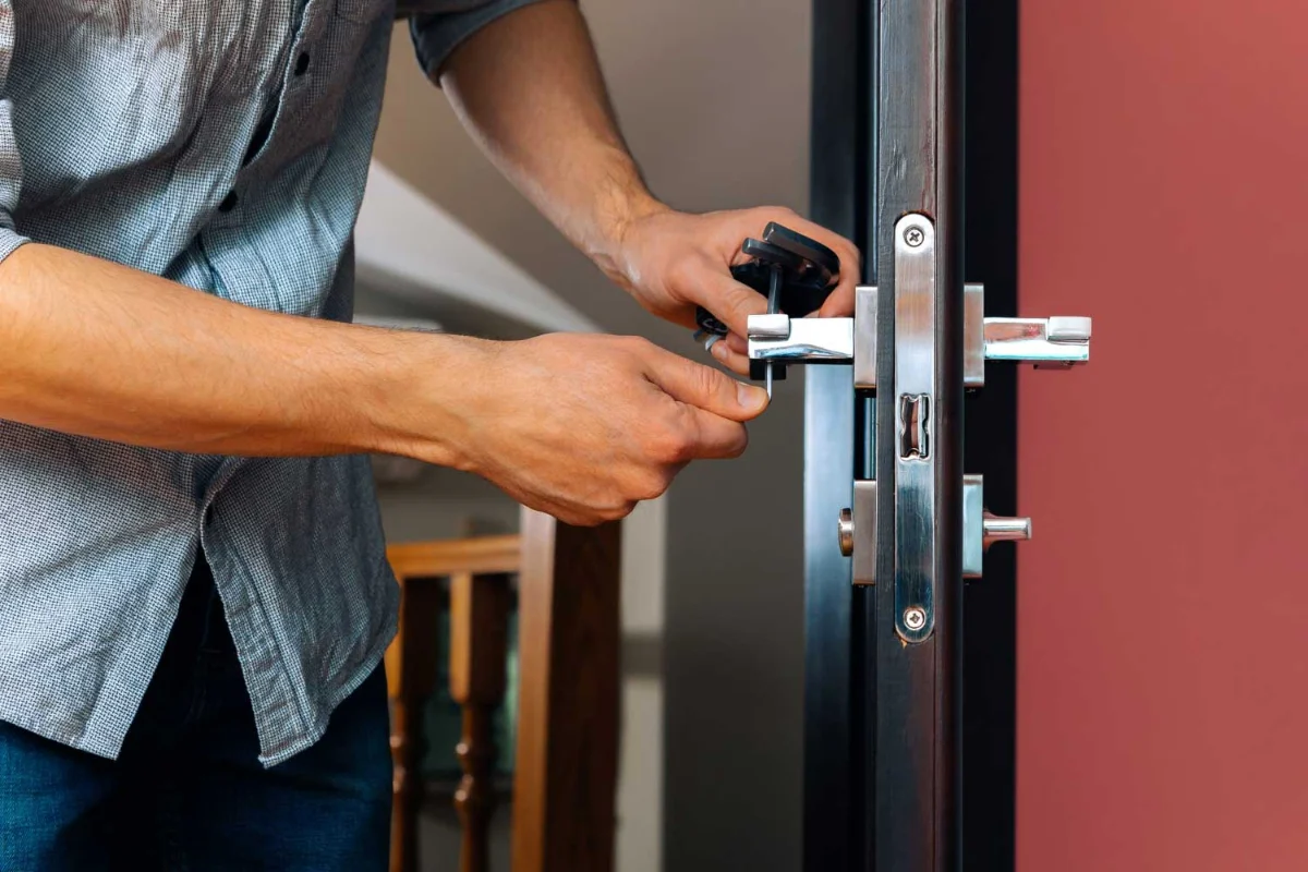 Remplacement du cylindre d'une serrure de porte