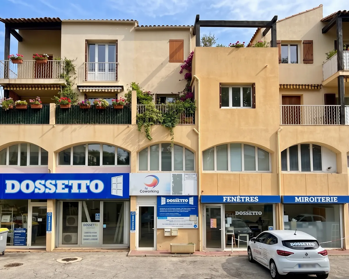 Devanture de l'entreprise Dossetto, avenue Louis Amouriq à Aix-les-Milles