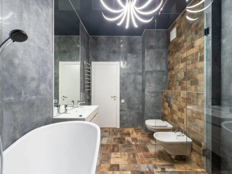 Verre dépoli posé dans une salle de bains