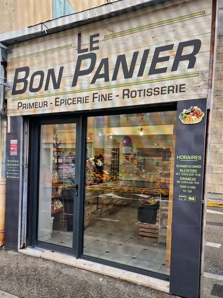 Vitrine d'épicerie fine en aluminium à Aix-en-Provence