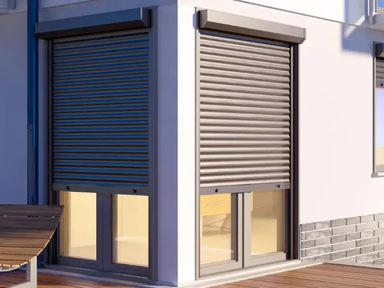 Volets roulants aluminium posés sur les fenêtres d'une maison contemporaine à Aix-en-Provence